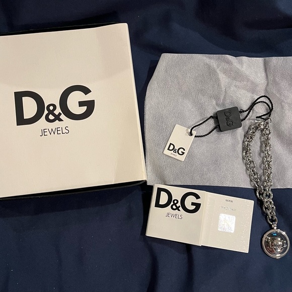 SPECIAL 🥂🎉🎊
SPECIAL NEW in BOX Dolce & Gabbana Bracelet sandals - Picture 4 of 10